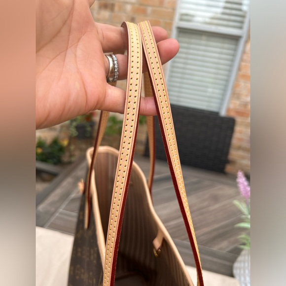 Neverfull MM in Monogram Beige Interior - Picture 10 of 16